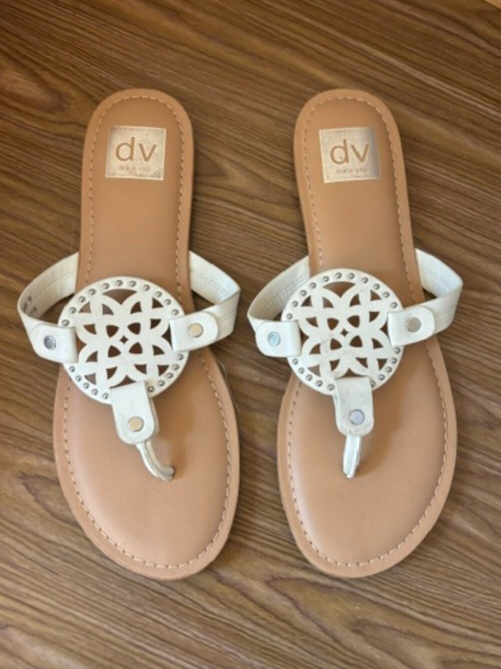 DV By Dolce Vita Gotie White Flat Thong Sandal NWOT 9